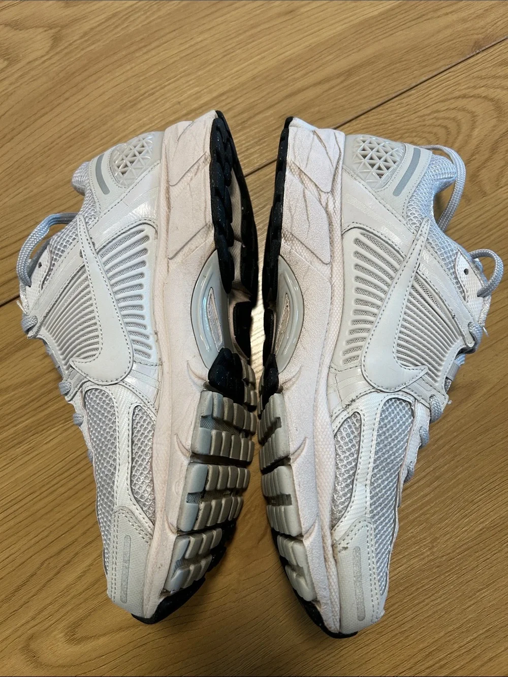 Nike Vomero 5, Silver/White Athletic Sneakers